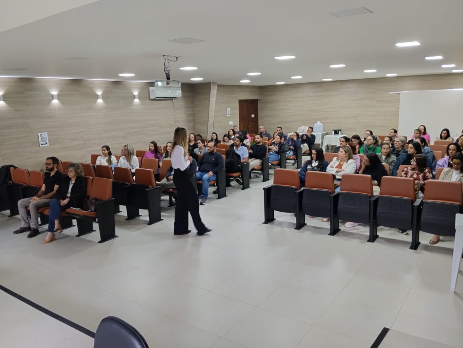 Secretaria de Saúde oferece treinamento a médicos, dentistas e enfermeiros da rede municipal.