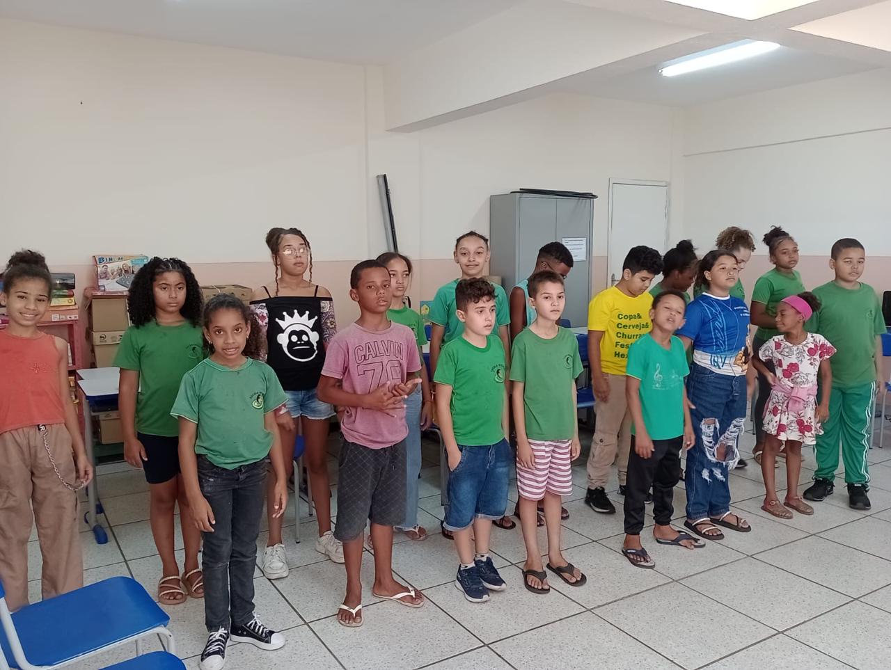 Novo projeto da Secretaria de Educação integra música à educaçãoJoão Monlevade dá um passo importante para integrar a música à educação. A Secretaria Municipal de Educação lançou o Projeto Coral Monlevade EnCanto, um grupo formado por cerca de 60 estudantes da rede municipal, sob a regência da maestra Rita de Cássia.