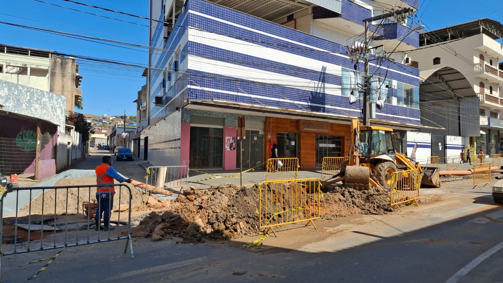 Obras de instalação dos interceptores da ETE Carneirinhos seguem com novo cronograma.