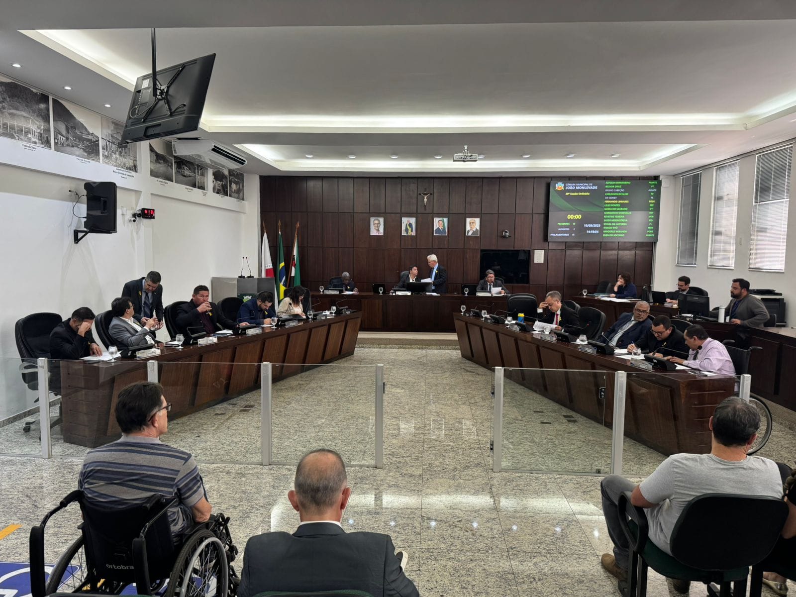 Câmara Municipal aprova reajuste para monitores da educação infantil e da educação inclusiva.