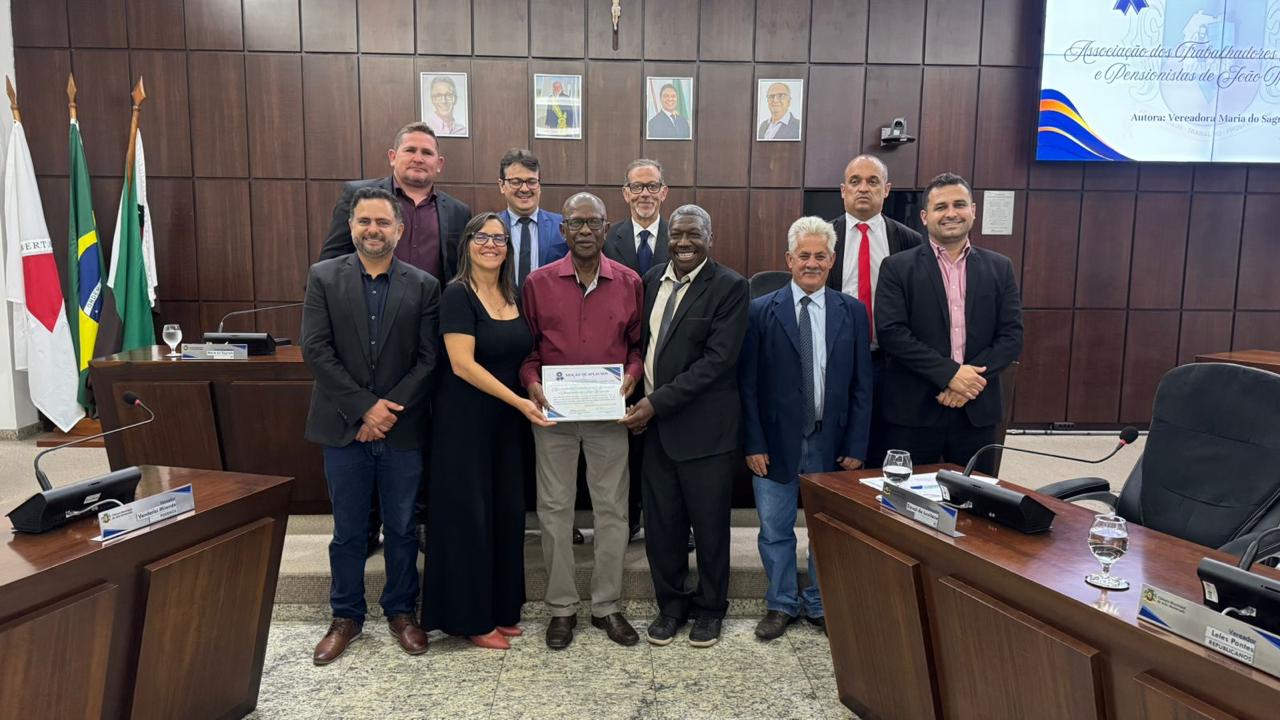 Associação dos Aposentados recebe Moção de Aplausos na Câmara Municipal.