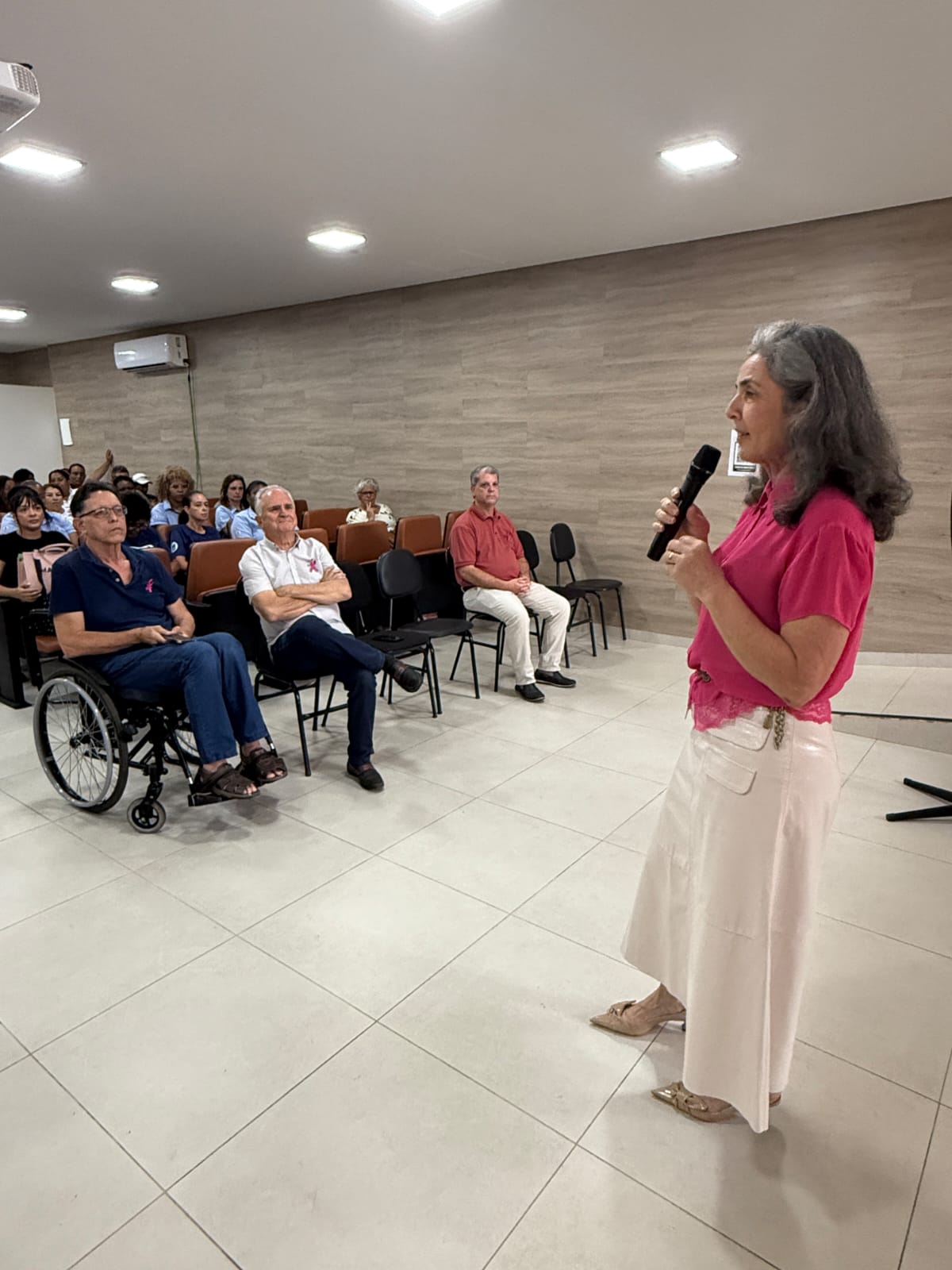 Palestras e cuidados de beleza marcam programação especial para servidoras municipais.