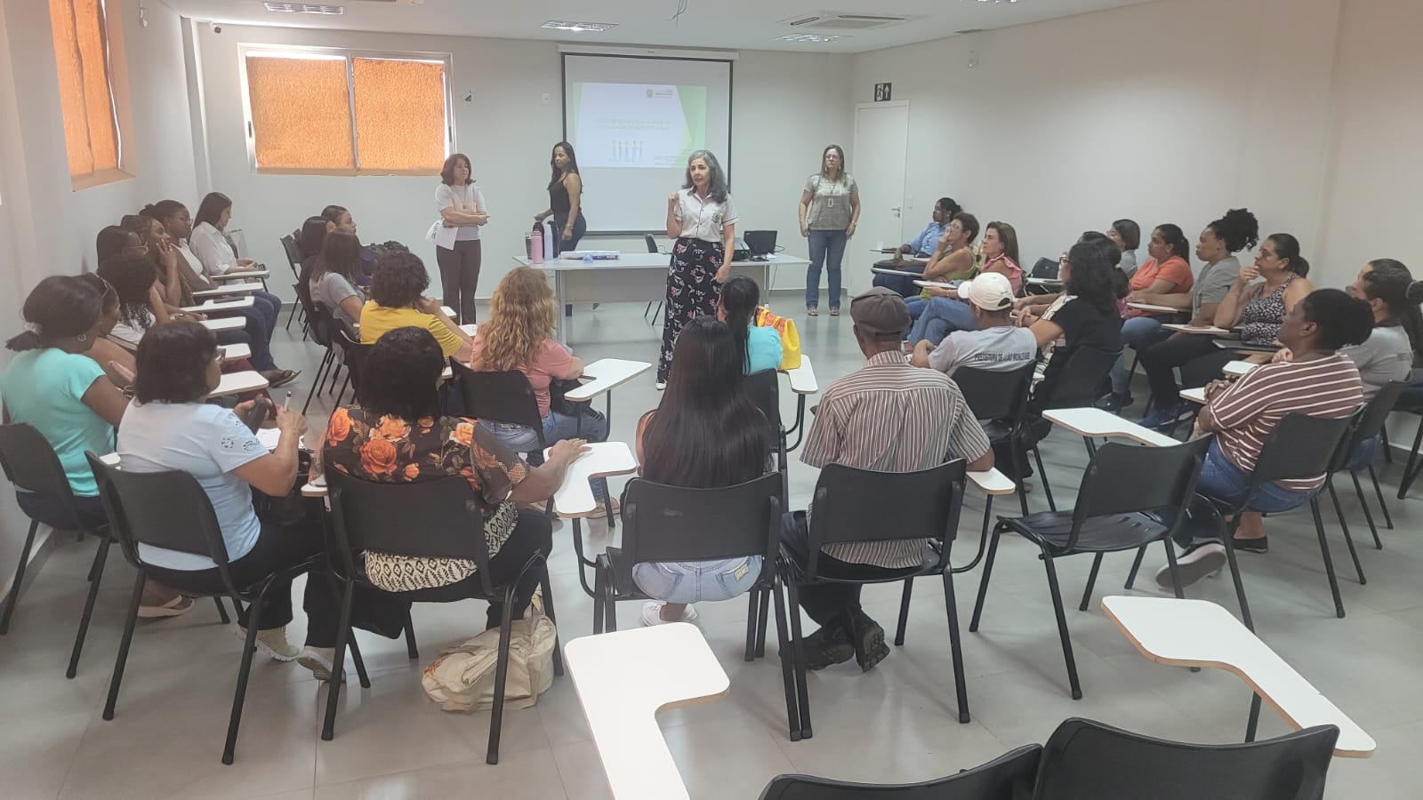 Prefeitura de João Monlevade oferece capacitação para auxiliares de serviços gerais.