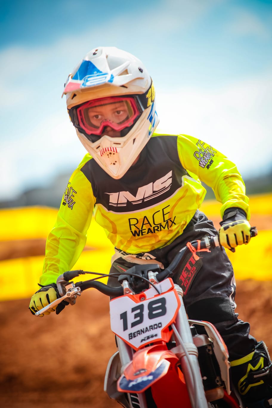 Piloto monlevadense de 8 anos conquista mais um título no motocross.