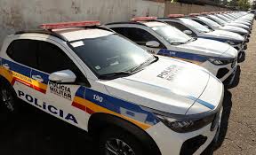 Operação da Polícia Militar resulta na prisão de três jovens e grande apreensão de drogas em Itabira.