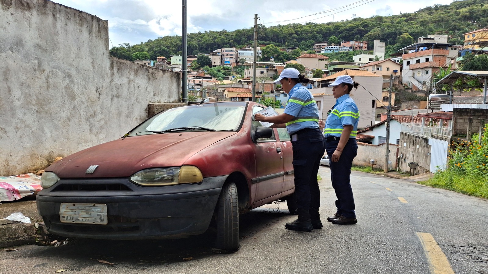 João Monlevade reforça fiscalização urbana e estabelece prazo rigoroso para retirada de veículos abandonados.