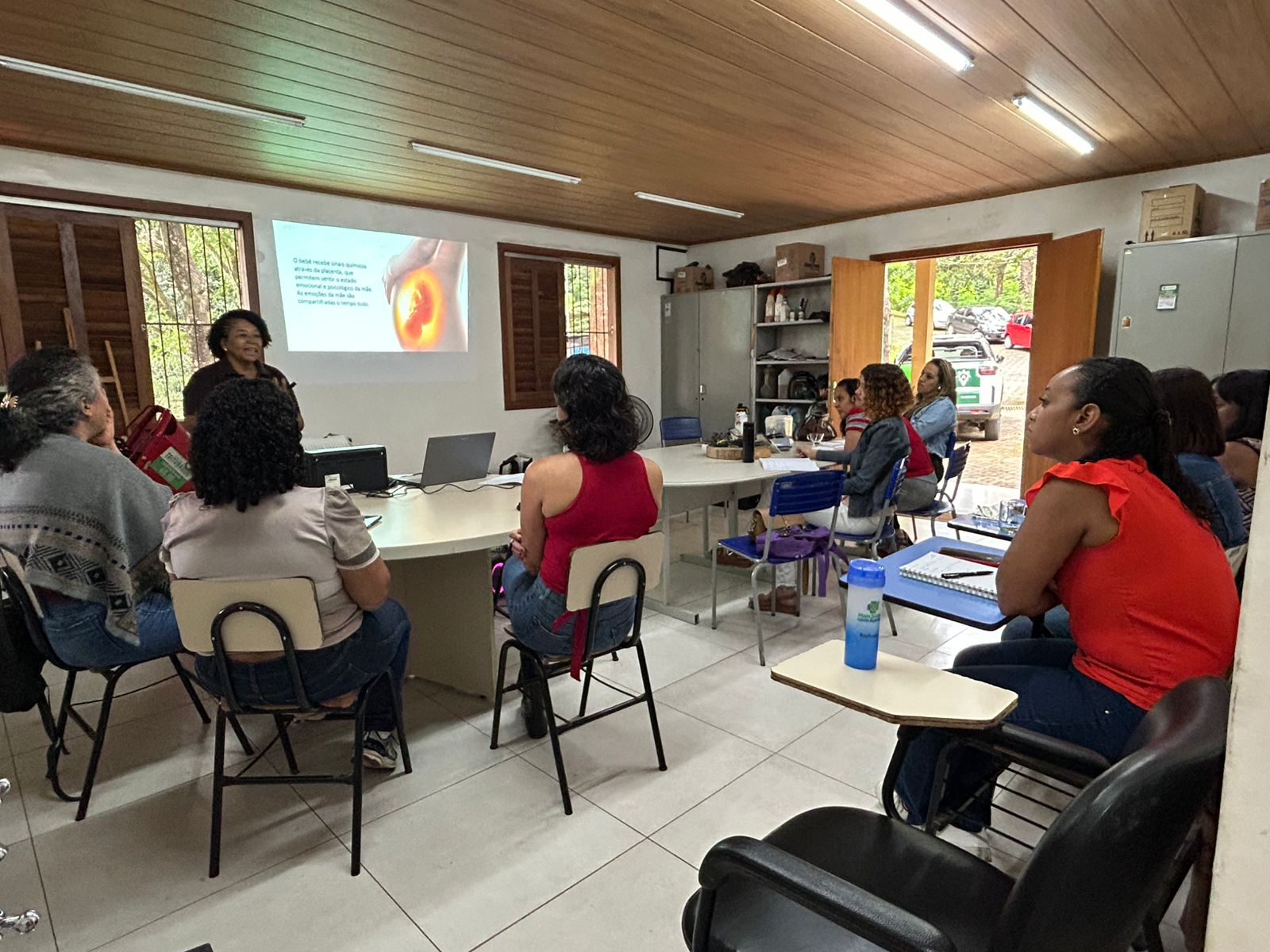 Curso de Inteligência Emocional para servidores municipais segue em andamento no Parque do Areão Leonardo Diniz.
