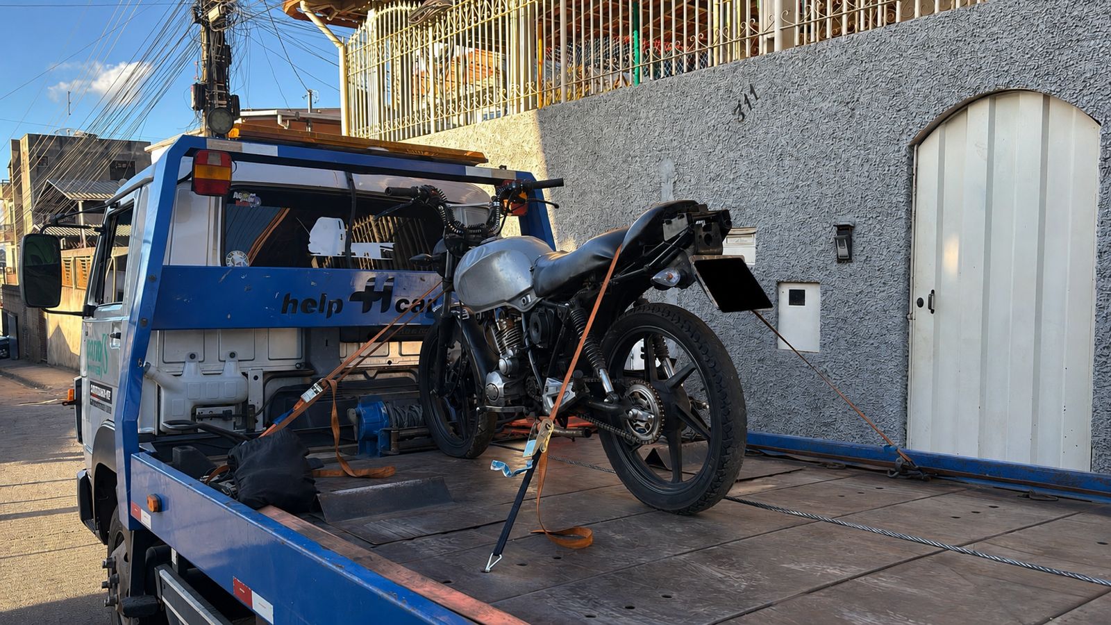 17ª Cia PM Ind – João Monlevade – Polícia Militar remove motocicleta.