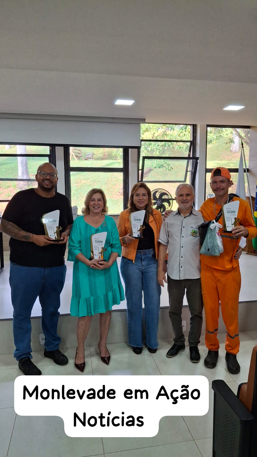 Prefeitura de João Monlevade celebra Dia do Gari com homenagem a profissionais da limpeza urbana.