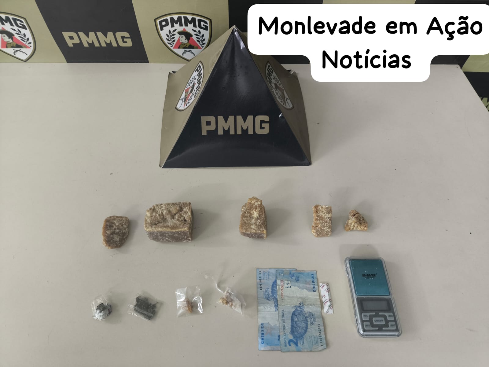 JOÃO MONLEVADE. POLÍCIA MILITAR PRENDE SUSPEITO POR TRÁFICO DE DROGAS NO BAIRRO NOVO CRUZEIRO.
