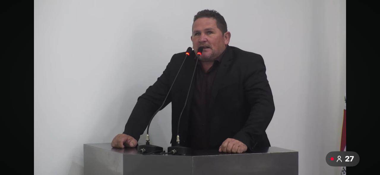 Vereador Zuza destaca emendas destinadas por Adriano Alvarenga a João Monlevade durante reunião da Câmara.