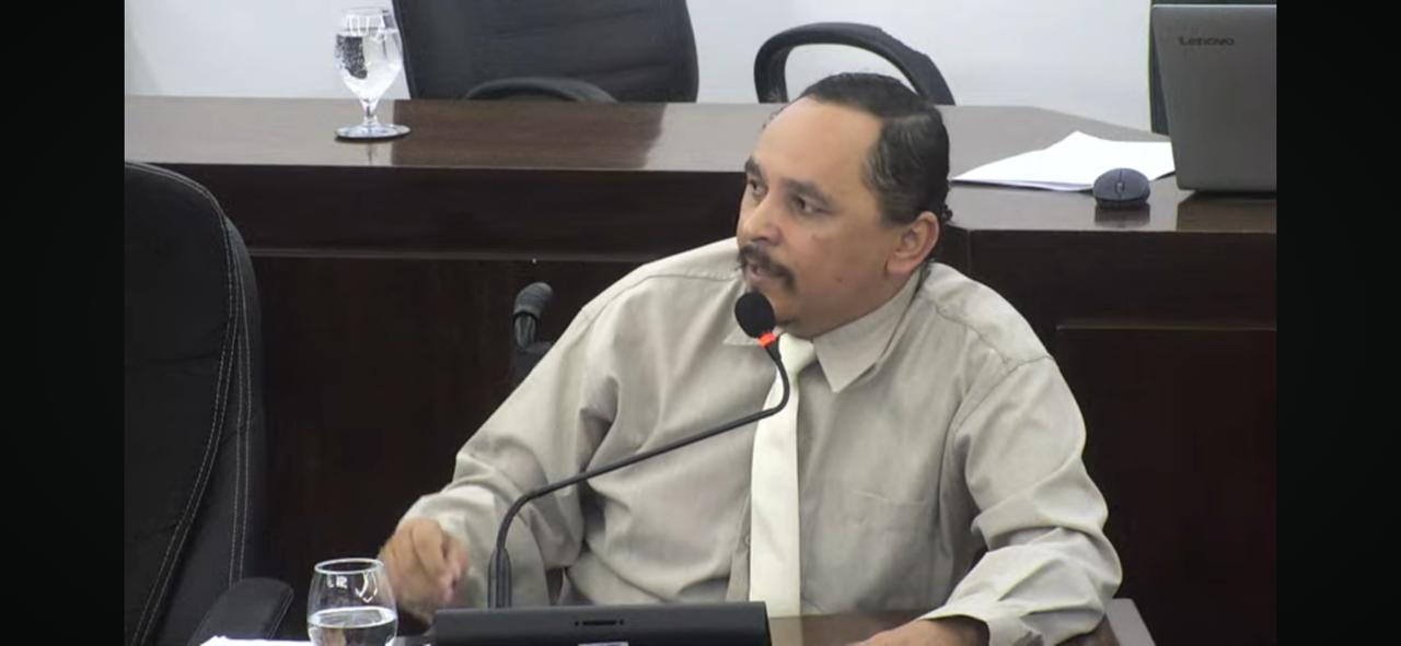 Vereador Revetrie Teixeira denuncia suposta falta de segurança no transporte escolar de João Monlevade.