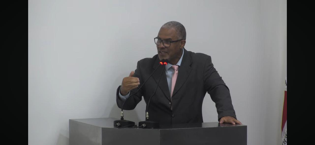 Dr. Sindinei defende obstetras do Hospital Margarida e promete apresentar dados sobre exames retidos.
