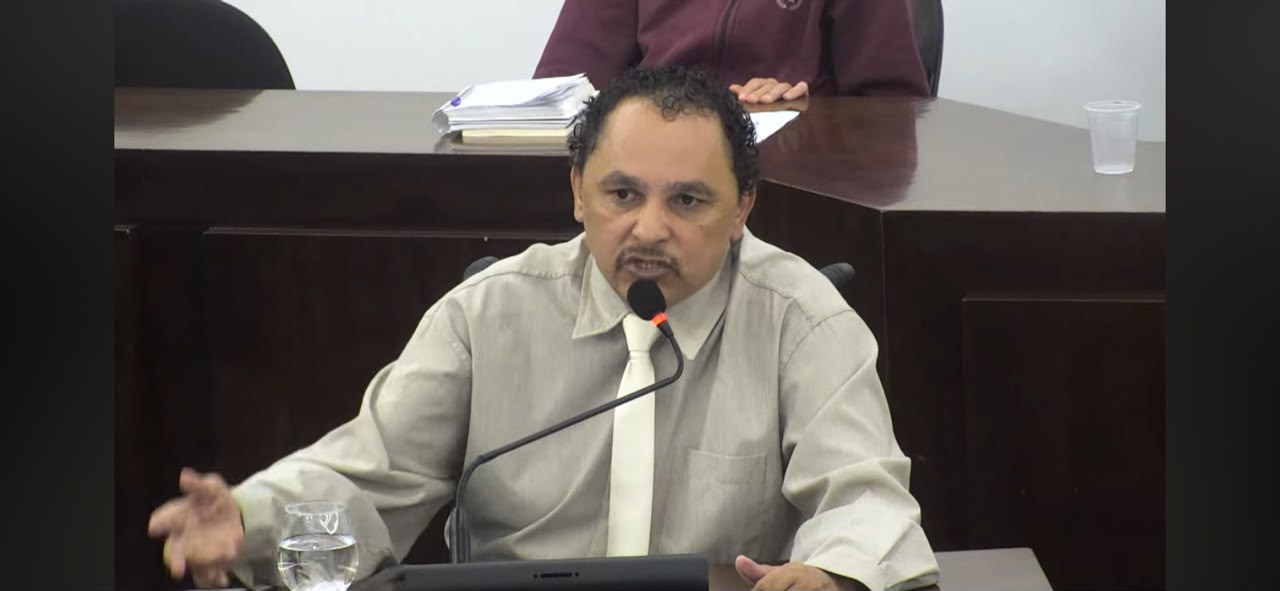 Vereador Revetrie cobra audiência pública para discutir colapso no transporte coletivo de João Monlevade.