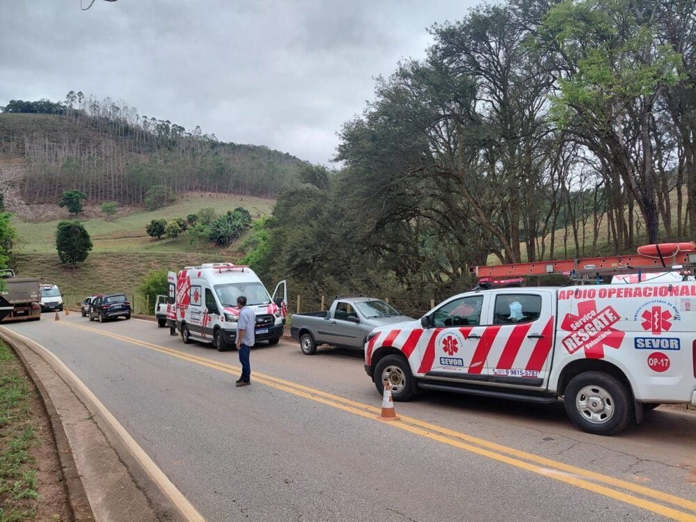 ACIDENTE NA MG-123 DEIXA MOTORISTA FERIDO EM RIO PIRACICABA.