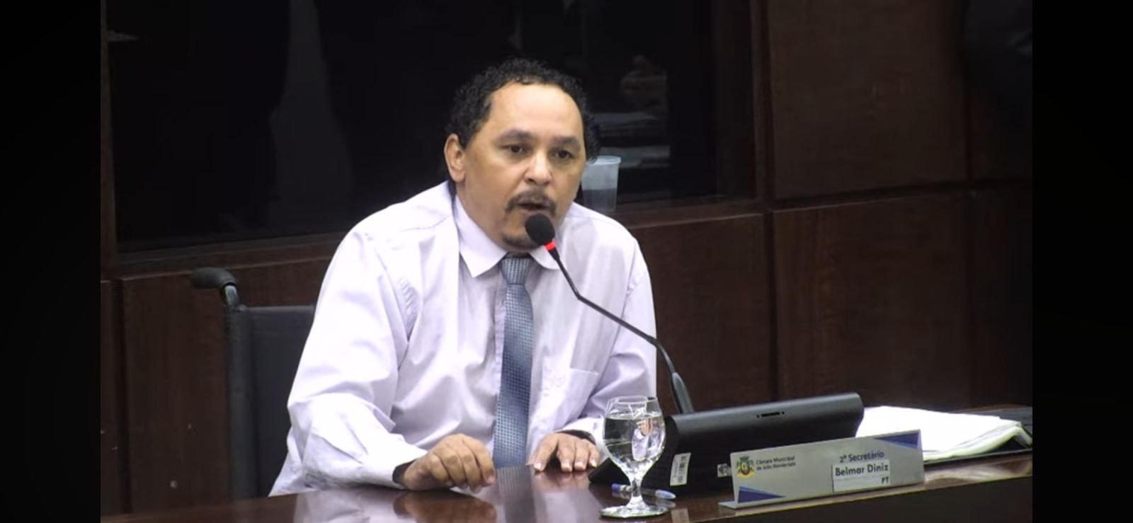 Vereador Revetrie cobra Prefeitura e concessionária durante discussão sobre transporte público e obras na BR-381.
