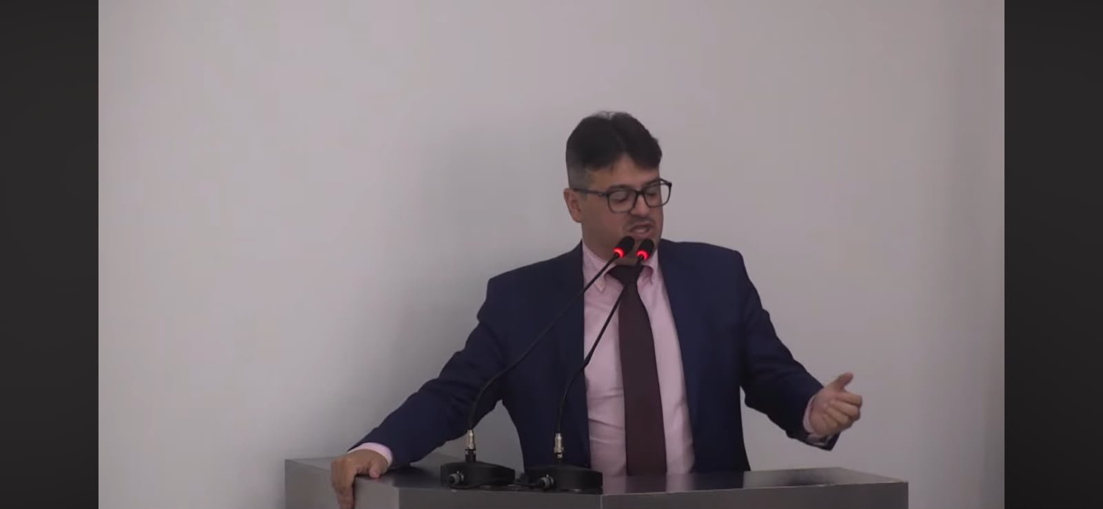 Thiago Titó cobra respostas da Prefeitura após audiência pública sobre transporte coletivo.