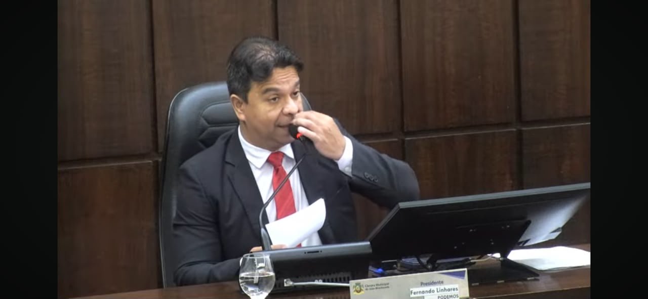 Fernando Linhares cobra fiscalização de obras e alerta para riscos de acidentes em João Monlevade.