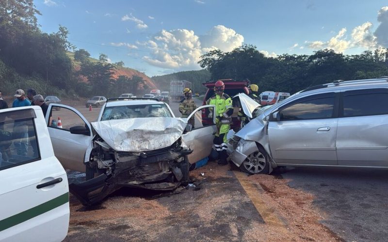 Tragédia na BR-381: dois homens morrem em violenta colisão em São Gonçalo do Rio Abaixo.