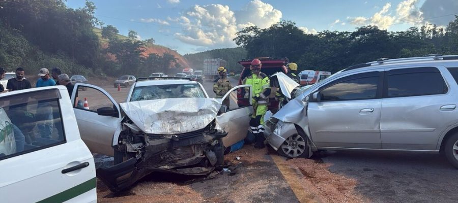 Tragédia na BR-381: dois homens morrem em violenta colisão em São Gonçalo do Rio Abaixo.
