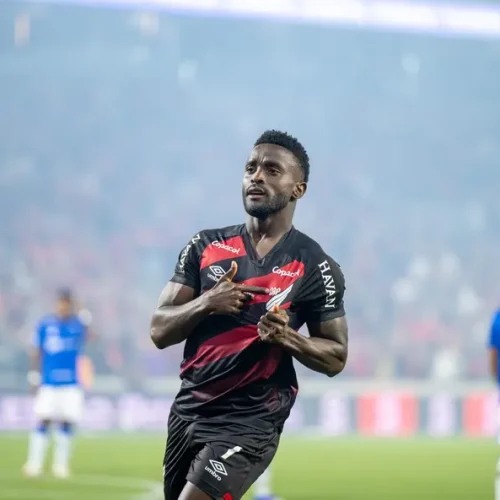 Athletico-PR vence Cruzeiro com autoridade na Arena da Baixada e aprofunda crise mineira.