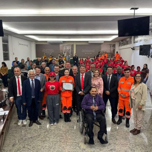 Câmara entrega Moção de Aplausos ao Corpo de Bombeiros de João Monlevade.
