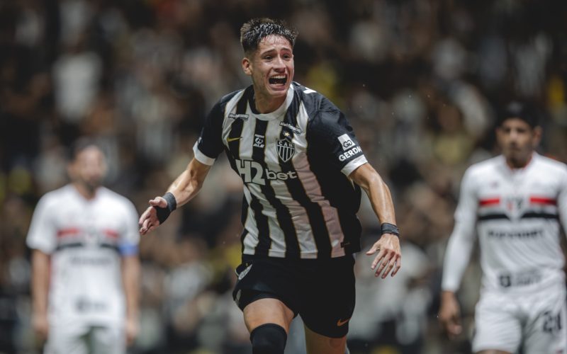 Atlético-MG decide nos acréscimos e barra São Paulo na luta pela liderança.