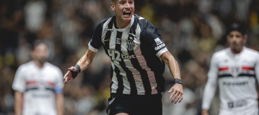 Atlético-MG decide nos acréscimos e barra São Paulo na luta pela liderança.