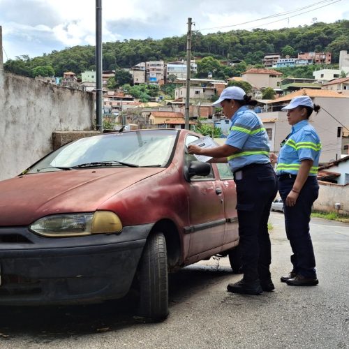 João Monlevade reforça fiscalização urbana e estabelece prazo rigoroso para retirada de veículos abandonados.