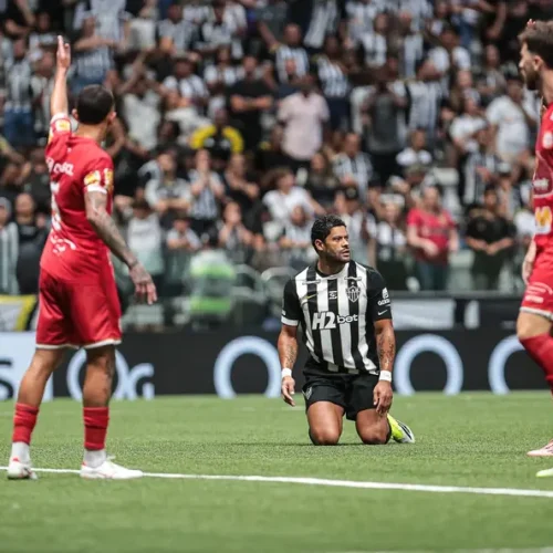 Atlético-MG empata sem gols com o Tombense e mostra falta de entrosamento entre os titulares.