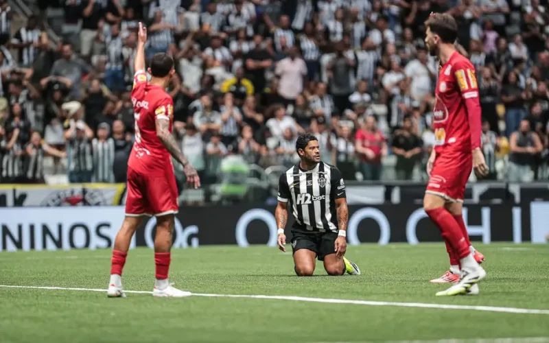 Atlético-MG empata sem gols com o Tombense e mostra falta de entrosamento entre os titulares.