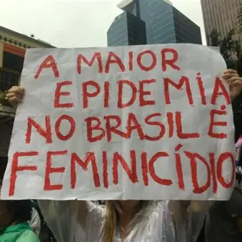 Após 72 feminicídios em seis meses, PM inicia operação Agosto Lilás em Minas com foco na prevenção,