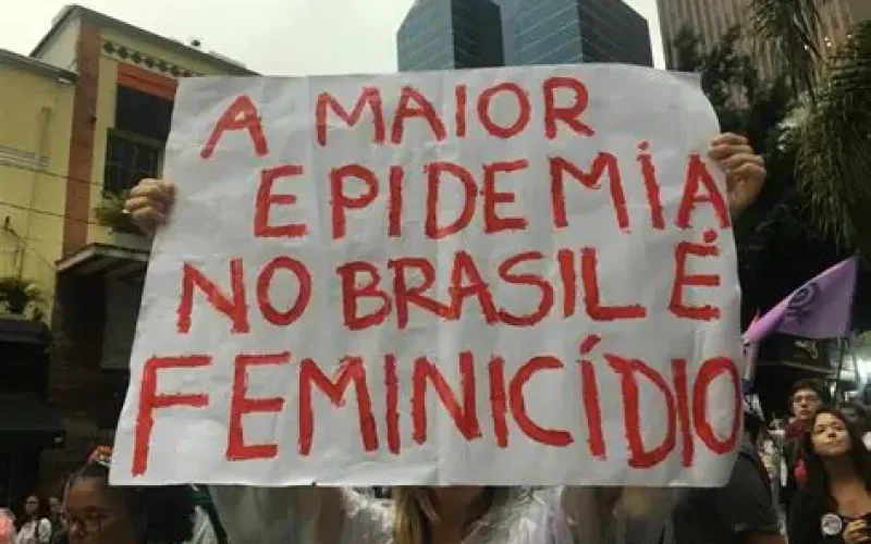 Após 72 feminicídios em seis meses, PM inicia operação Agosto Lilás em Minas com foco na prevenção,