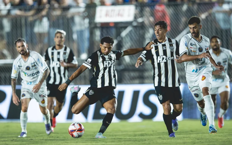 Atlético-MG sai atrás, ajusta estrutura tática e empata com o North no Campeonato Mineiro.