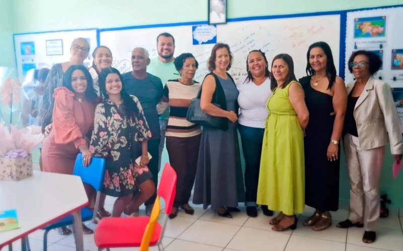 Biblioteca da Escola Eugênia Scharlé é inaugurada com homenagem a Dona Petiche.
