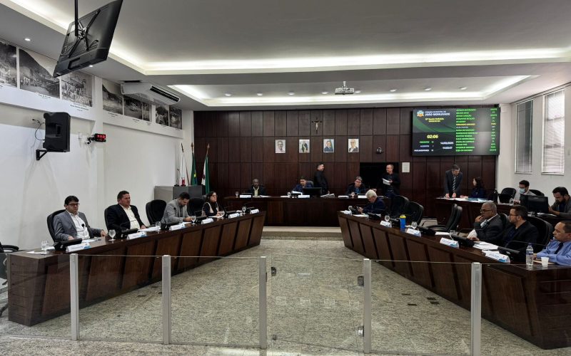 Vereadores aprovam projetos para denominação de praça, quadra e entrega de homenagens.