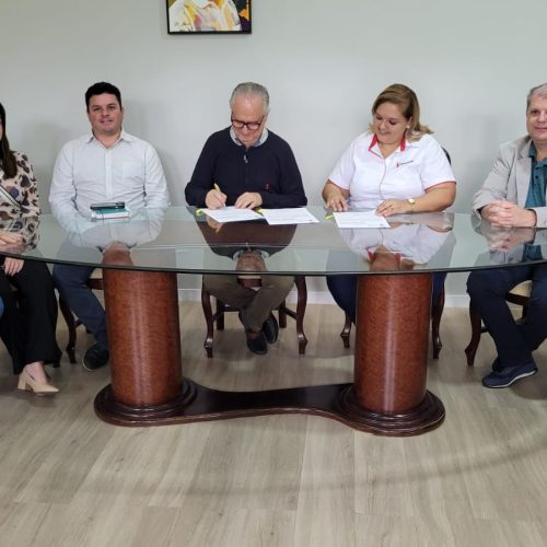Prefeitura de João Monlevade e Sintramon assinam acordo coletivo.