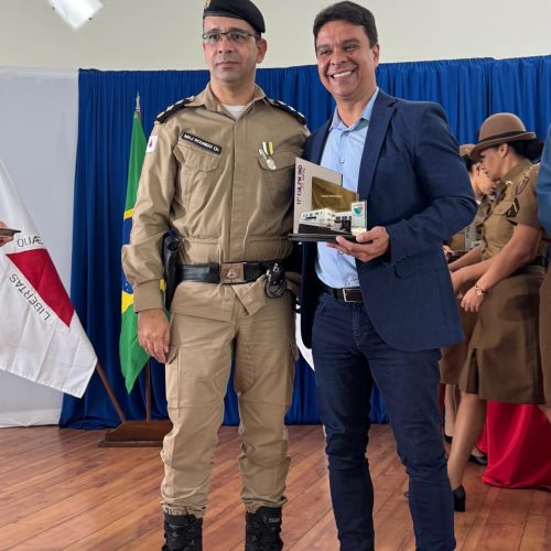 Fernando Linhares é homenageado pela Polícia Militar.