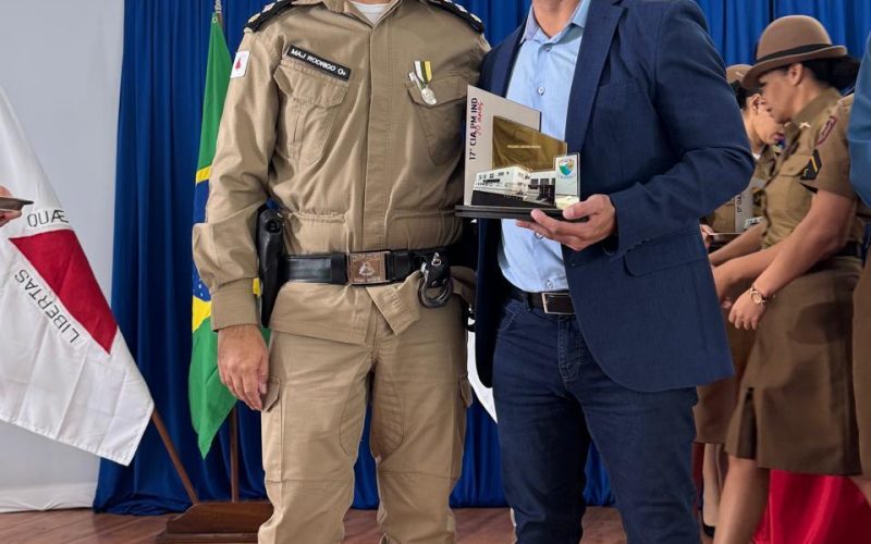 Fernando Linhares é homenageado pela Polícia Militar.
