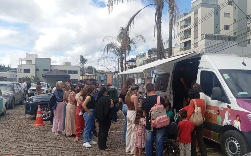 Vacimóvel continua levando vacinas por toda a cidade.