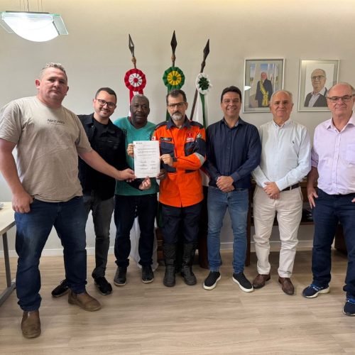 Câmara devolve veículo à Prefeitura que fará a doação ao Sevor.