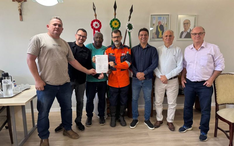 Câmara devolve veículo à Prefeitura que fará a doação ao Sevor.