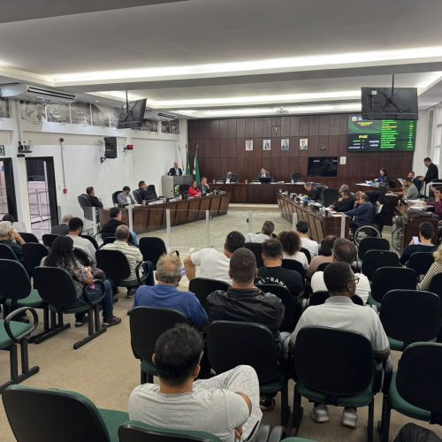 Aprovados projetos de resolução que concedem homenagens a personalidades e instituições.