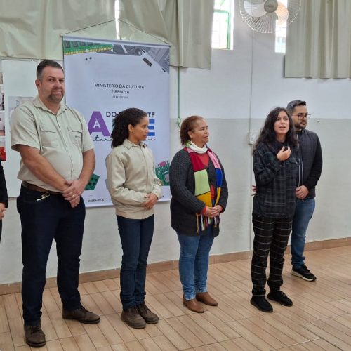 Educação que transformaAlunos do Centro Educacional criam arte e tecnologia a partir do descarte de lixo eletrônico.