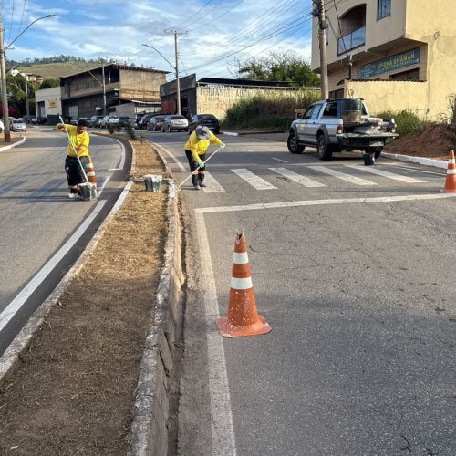 Prefeitura intensifica serviços de limpeza urbana em diversos bairros de João Monlevade.