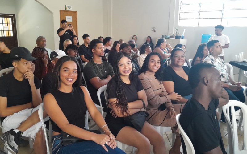 38 moradores do Residencial Planalto concluem curso de barbeiro pelo Projeto Técnico Social.