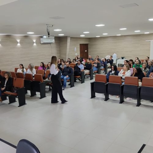 Secretaria de Saúde oferece treinamento a médicos, dentistas e enfermeiros da rede municipal.