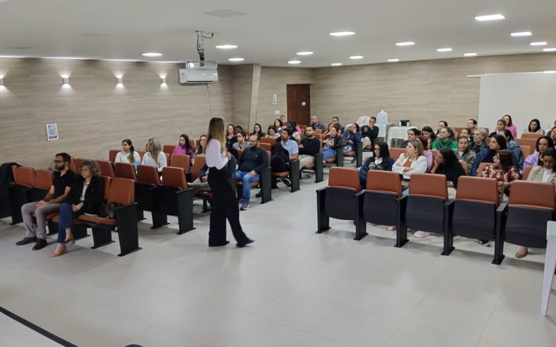 Secretaria de Saúde oferece treinamento a médicos, dentistas e enfermeiros da rede municipal.