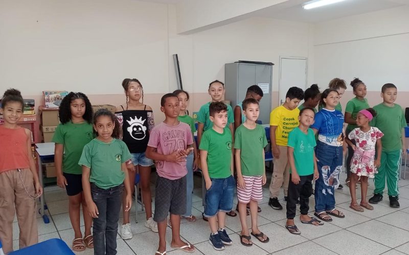 Novo projeto da Secretaria de Educação integra música à educaçãoJoão Monlevade dá um passo importante para integrar a música à educação. A Secretaria Municipal de Educação lançou o Projeto Coral Monlevade EnCanto, um grupo formado por cerca de 60 estudantes da rede municipal, sob a regência da maestra Rita de Cássia.
