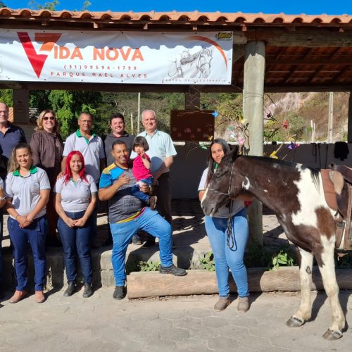 Prefeitura e Apae promovem projeto gratuito de equoterapia para crianças de João Monlevade.